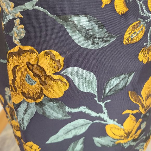 Jacquard Floral Print Pencil Skirt - Picture 3 of 7